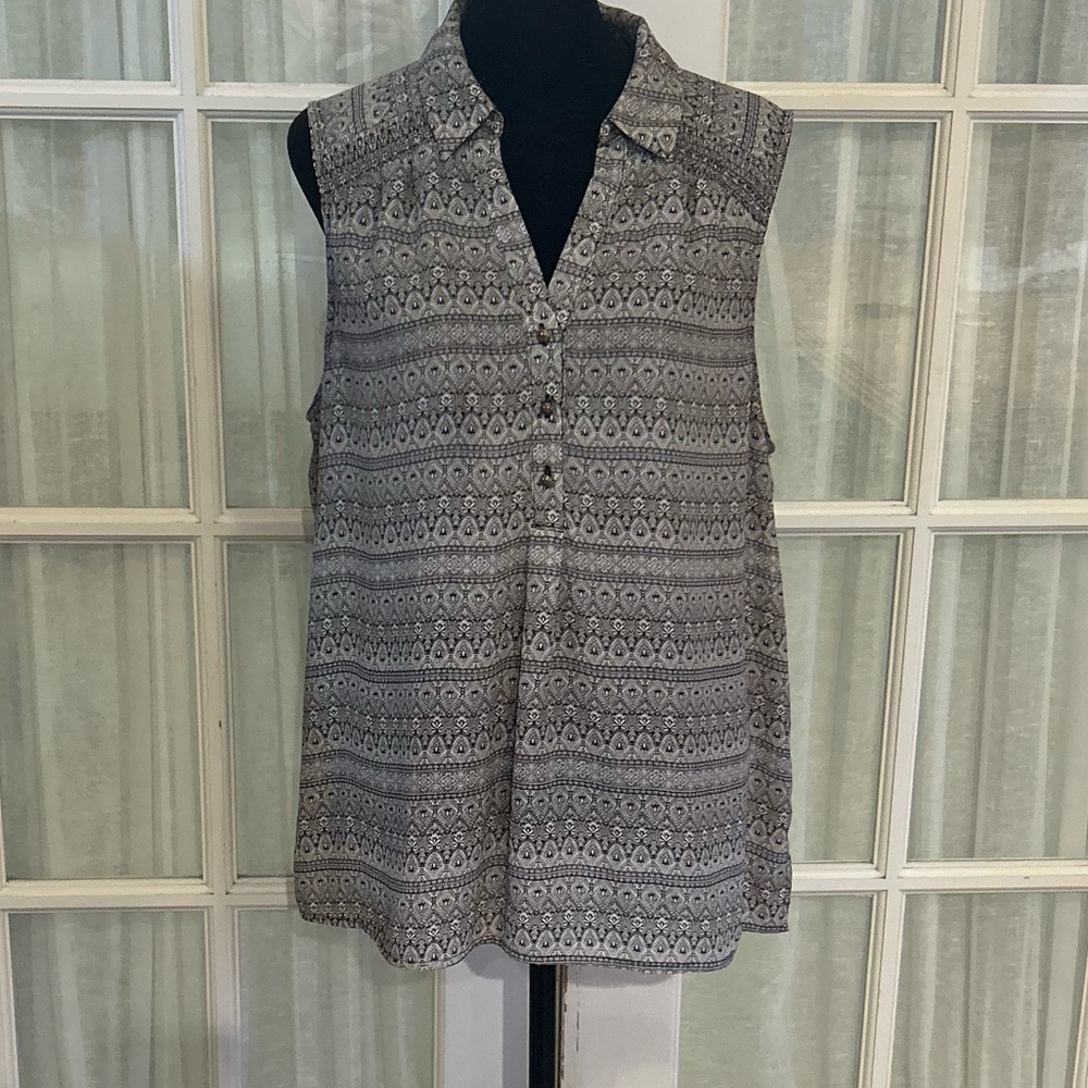 Dana Buchman Sleeveless Printed V-Neck Top in Gray